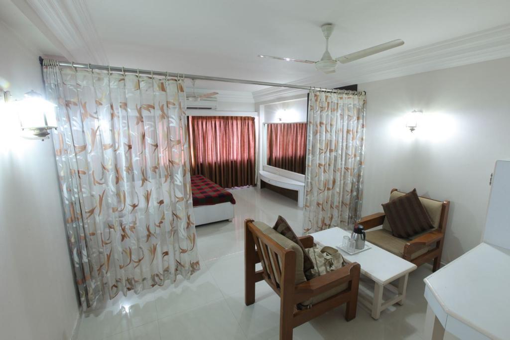 Hotel Prudent Vadodara Extérieur photo