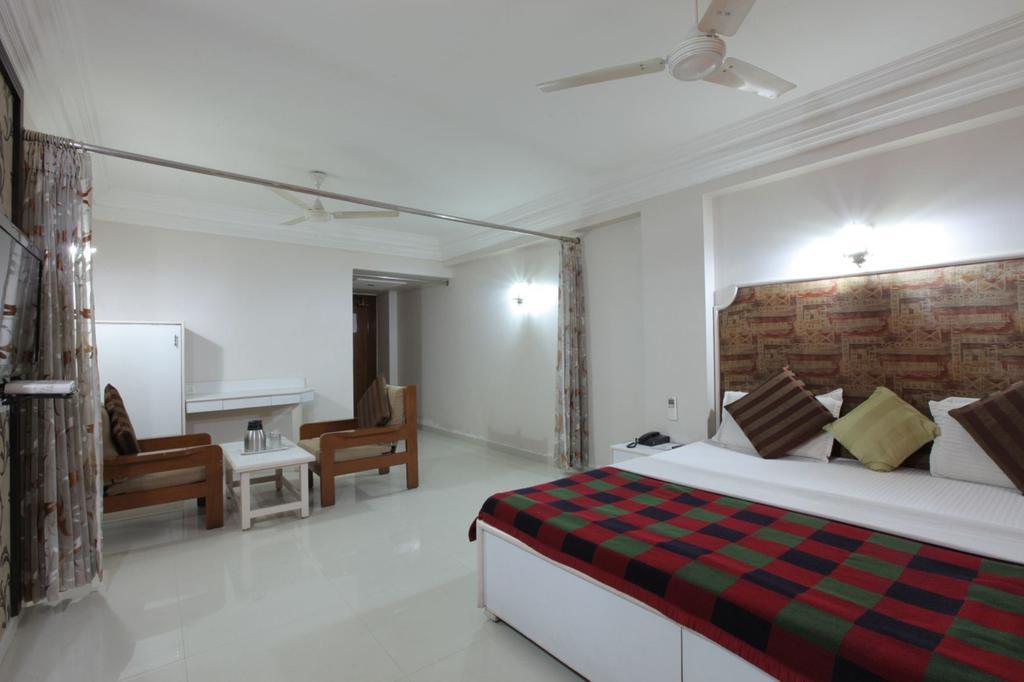 Hotel Prudent Vadodara Extérieur photo