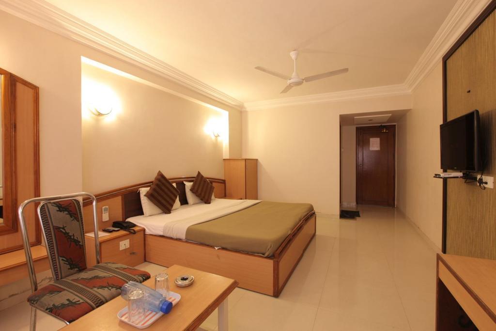 Hotel Prudent Vadodara Extérieur photo