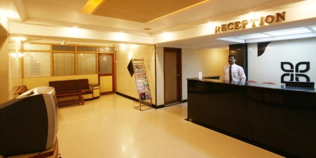Hotel Prudent Vadodara Extérieur photo