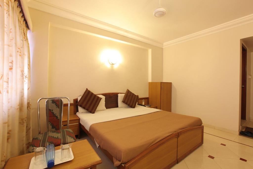 Hotel Prudent Vadodara Extérieur photo