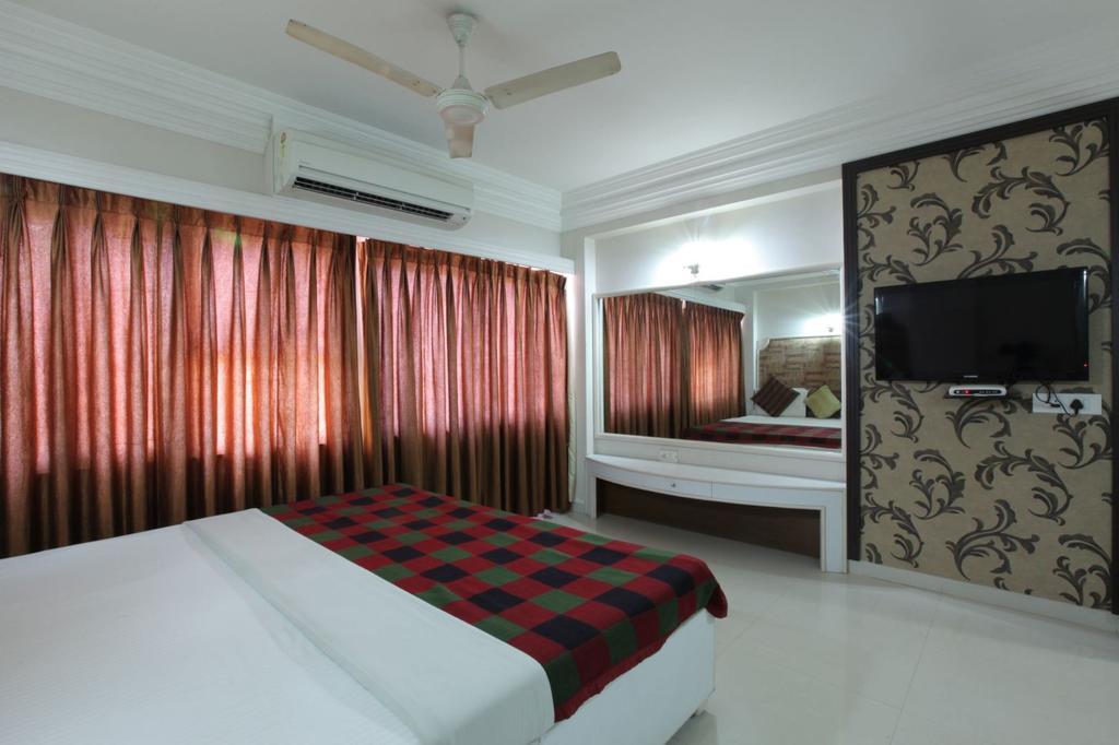 Hotel Prudent Vadodara Chambre photo
