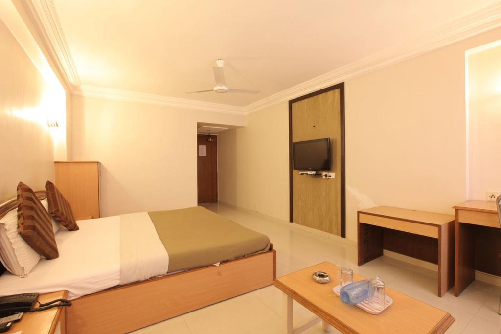 Hotel Prudent Vadodara Extérieur photo
