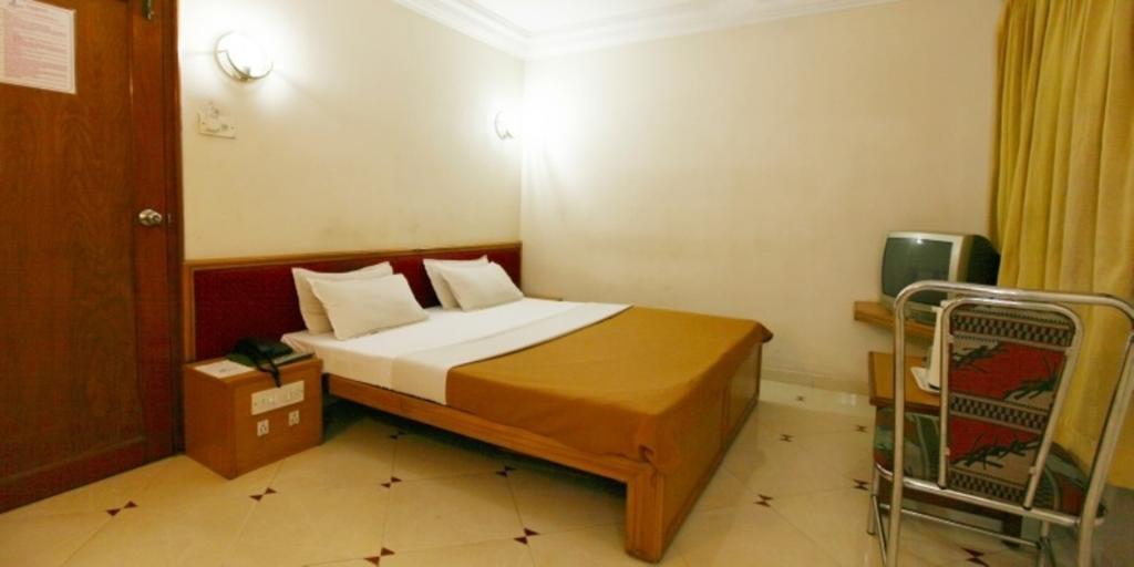 Hotel Prudent Vadodara Chambre photo